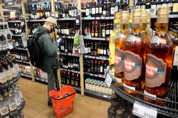 Хватит ли россиянам импортного алкоголя на Новый год?